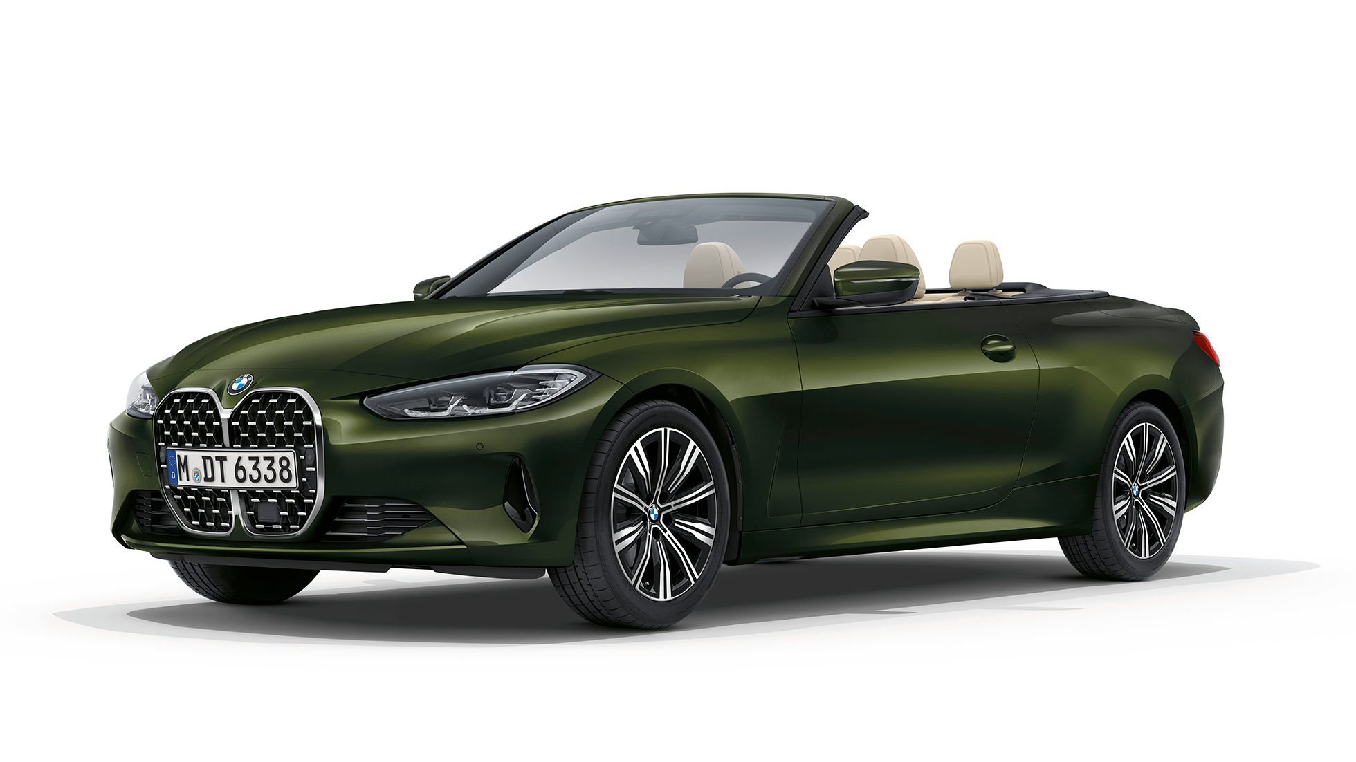 Équipements de base de la BMW Série 4 Cabrio G23 2020, vue de trois quarts avant Équipement de base de la BMW Série 4 Cabrio G23 2020 Bluestone metallic, vue de trois quarts avant