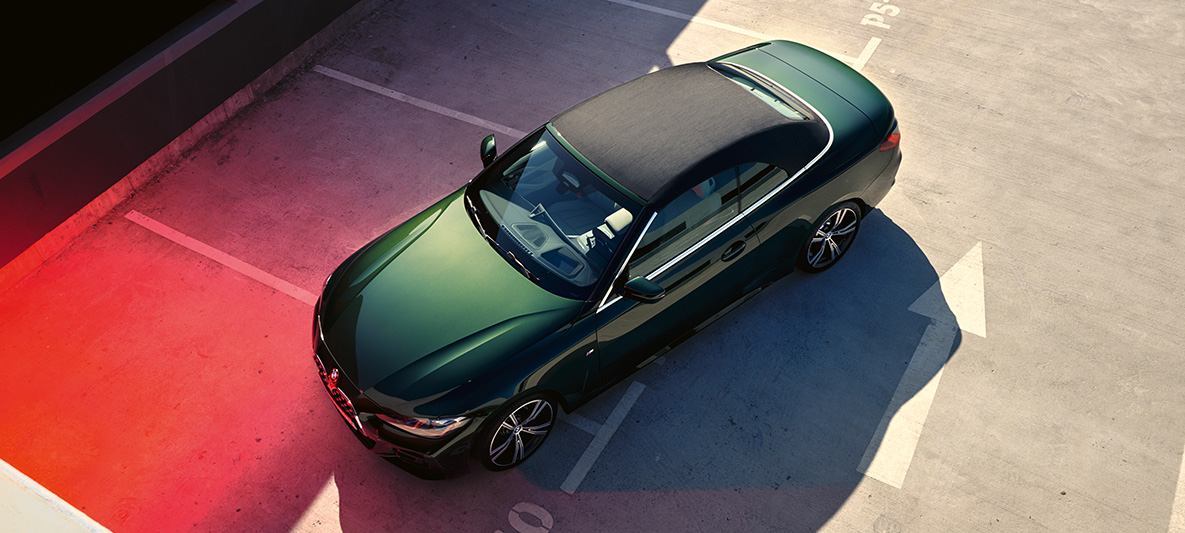 Capote en tissu de la BMW Série 4 Cabrio G23 2020 Capote en tissu de la BMW Série 4 Cabrio G23 2020 Sanremo Green metallic, vue en plongée