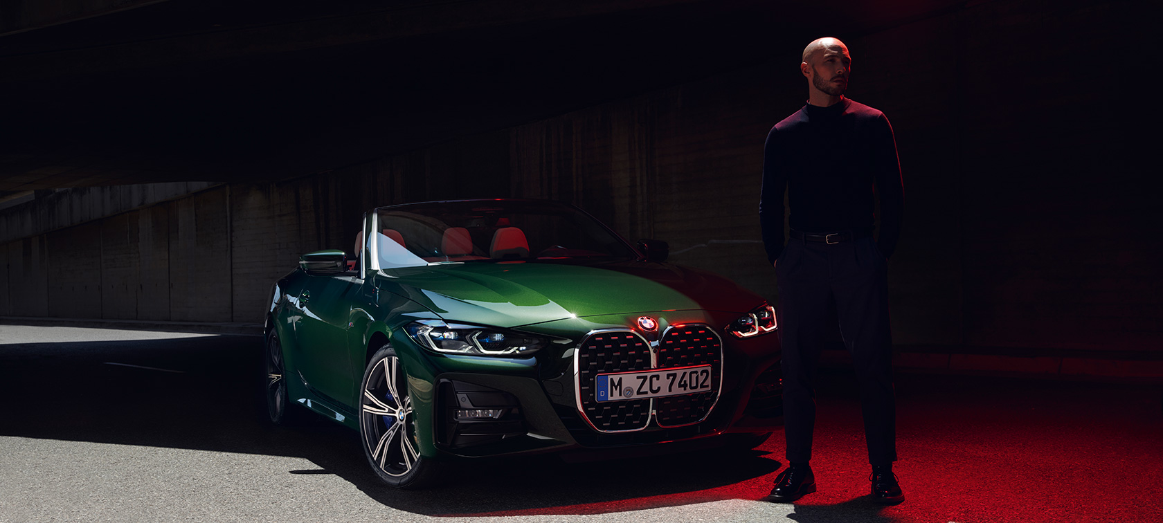 Vue avant de la BMW Série 4 Cabrio G23 2020 BMW Série 4 Cabrio G23 2020 Sanremo Green metallic, vue avant avec modèle