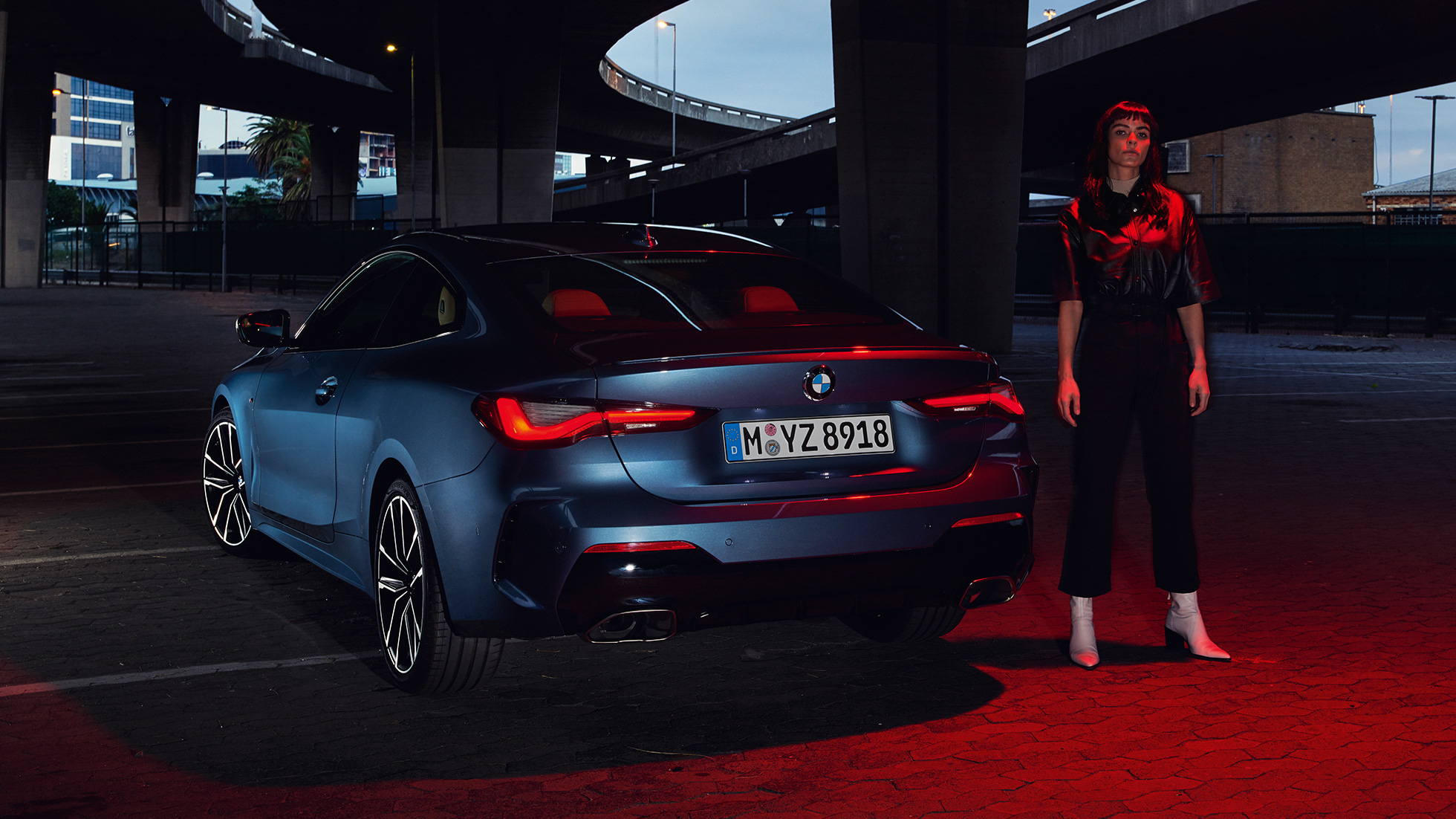 Heckansicht Rückleuchten BMW 4er Coupé G22 BMW 4er Coupé G22 2020 Arctic Race Blue metallic Heckansicht Rückleuchten