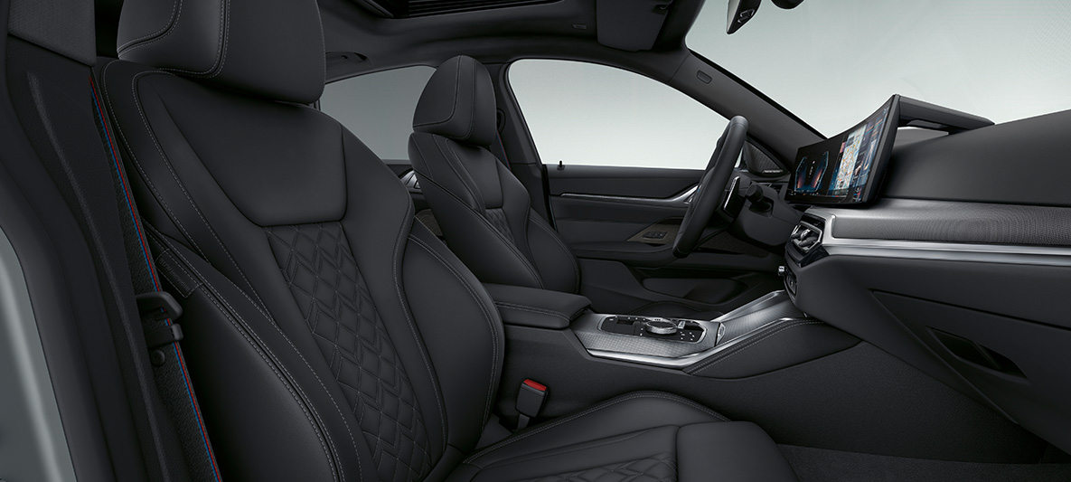 Lederausstattung 'Merino' Schwarz BMW 4er Gran Coupé G26 2021 Innenraum BMW Individual erweiterte Lederausstattung 'Merino' Schwarz BMW 4er Gran Coupé G26 2021 Innenraum Cockpit