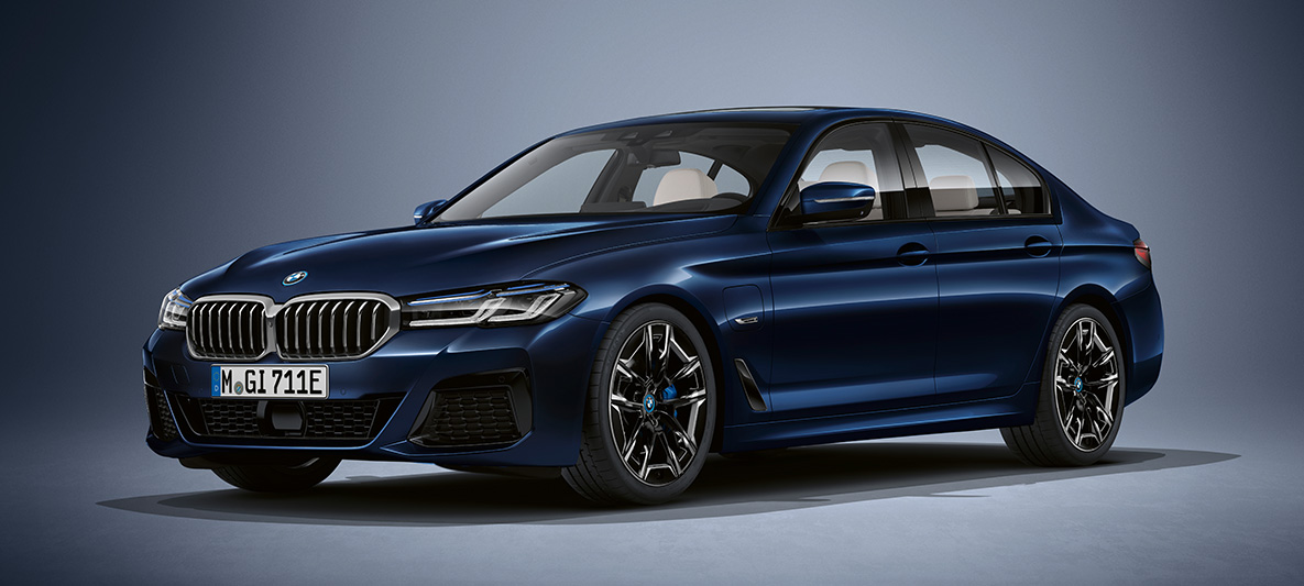 Individual Lackierung BMW 5er Limousine G30 BMW 5er Limousine Individual G30 Facelift 2020 Dreiviertel-Front stehend