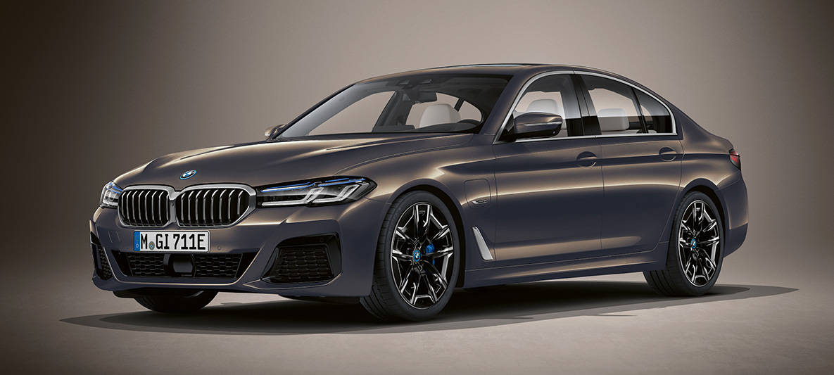 Individual Lackierung BMW 5er Limousine G30 BMW 5er Limousine Individual G30 Facelift 2020 Dreiviertel-Front stehend