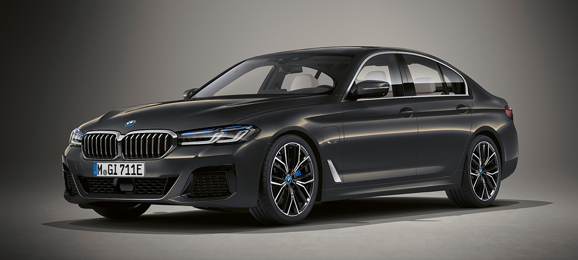Individual Lackierung BMW 5er Limousine G30 BMW 5er Limousine Individual G30 Facelift 2020 Dreiviertel-Front stehend