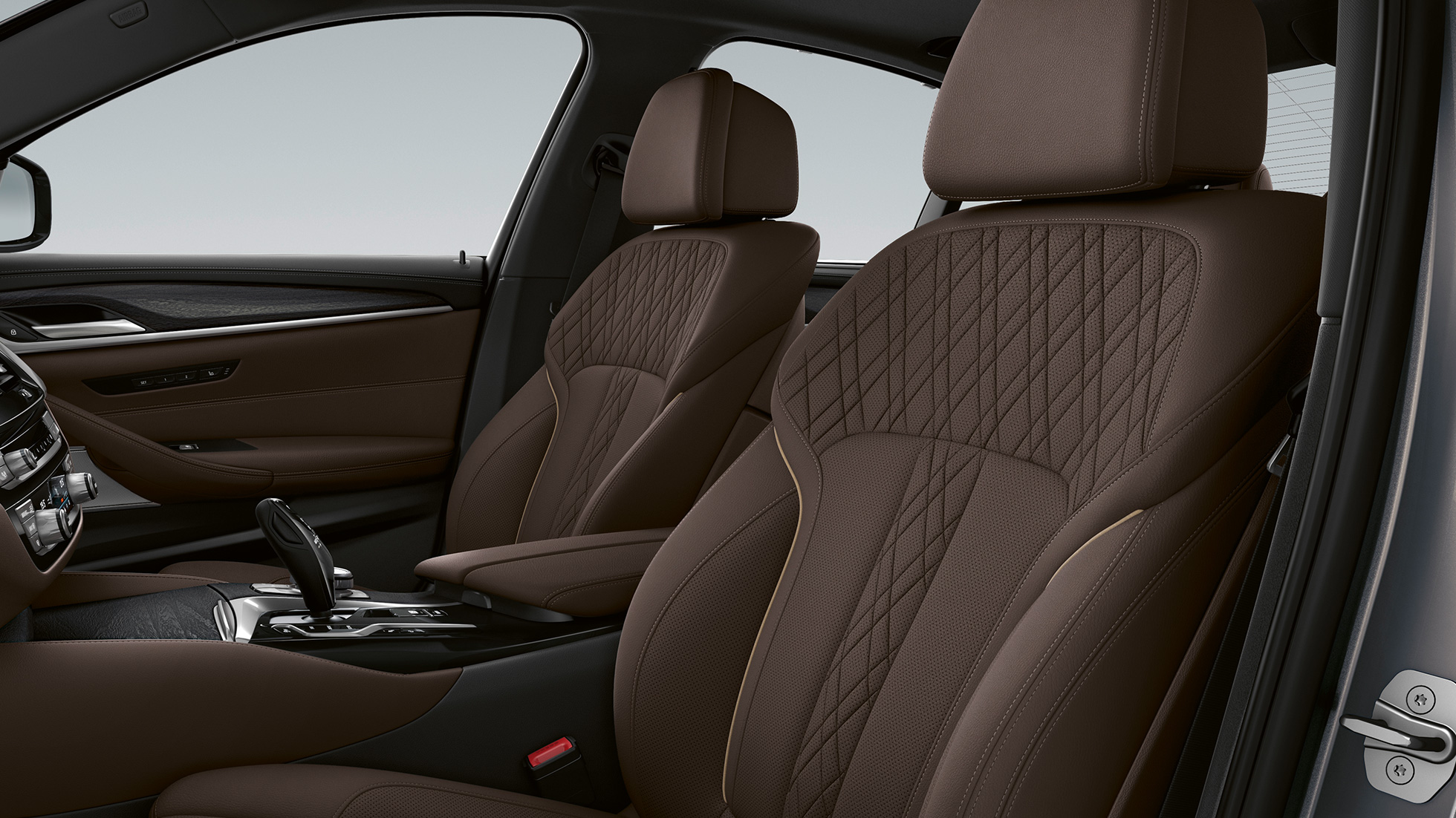 Polsterung BMW 5er Limousine G30 Luxury Line Polsterung in Exklusivleder 'Nappa' Mokka Exklusivnaht mit Keder in Kontrast BMW 5er Limousine 520d xDrive G30 2020 Luxury Line Innenraum