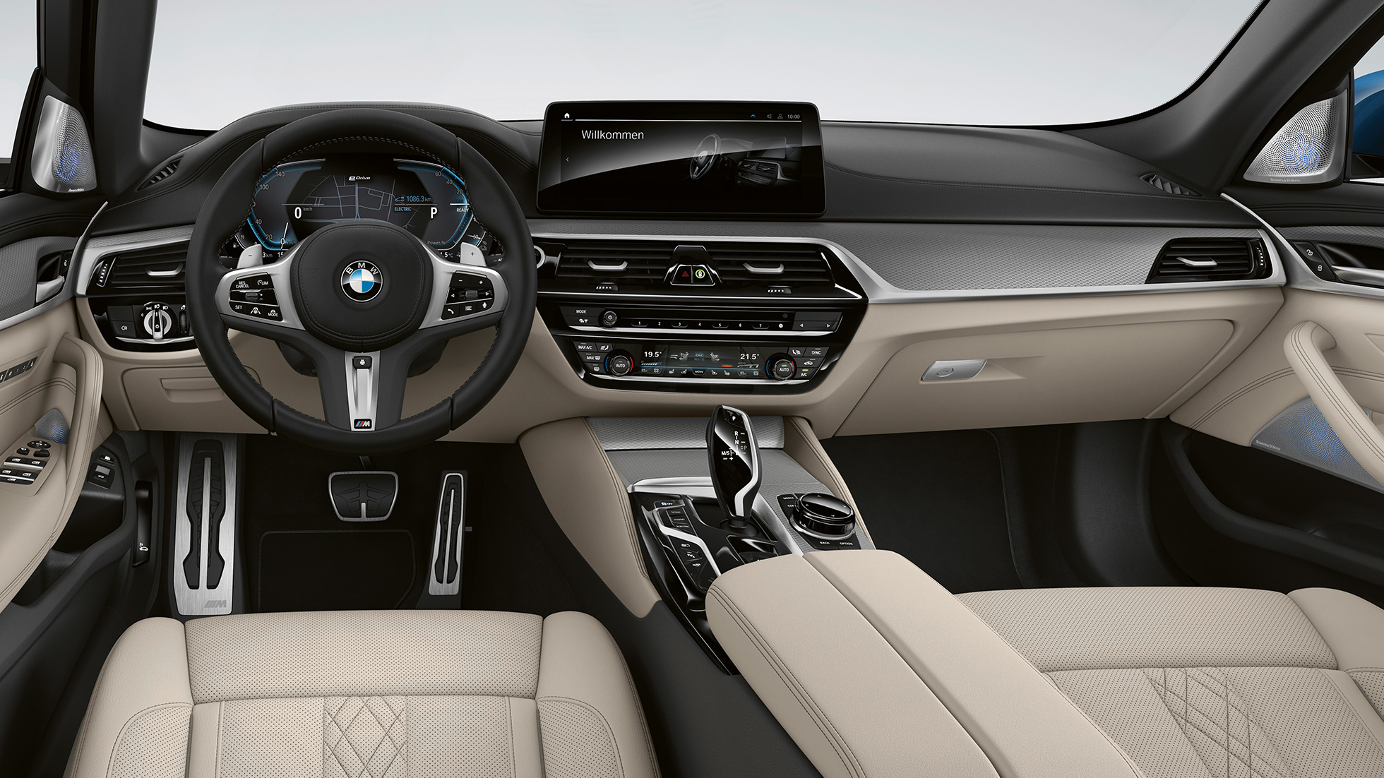 Cockpit BMW 5er Limousine Plug-in-Hybrid G30 M Sportpaket Cockpit BMW 5er Limousine 520d xDrive G30 2020 M Sportpaket Leder 'Dakota' Schwarz mit Kontraststeppung Blau Innenraum