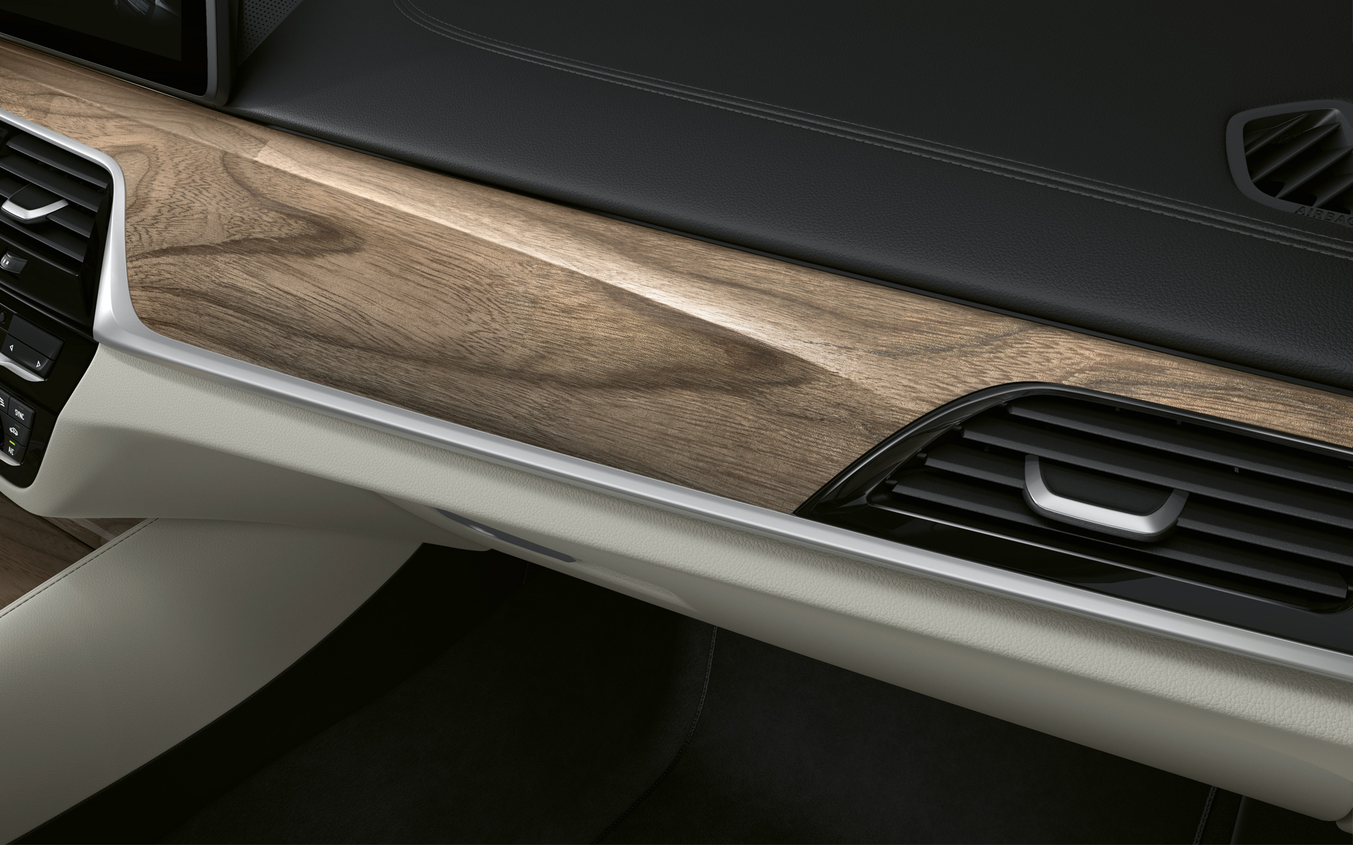 BMW 5er Limousine G30 Facelift 2020 Cockpit im Detail BMW Individual Interieurleisten Edelholzausführung Sen hellbraun BMW 5er Limousine G30 Facelift 2020 Cockpit im Detail BMW Individual Interieurleisten Edelholzausführung Sen hellbraun