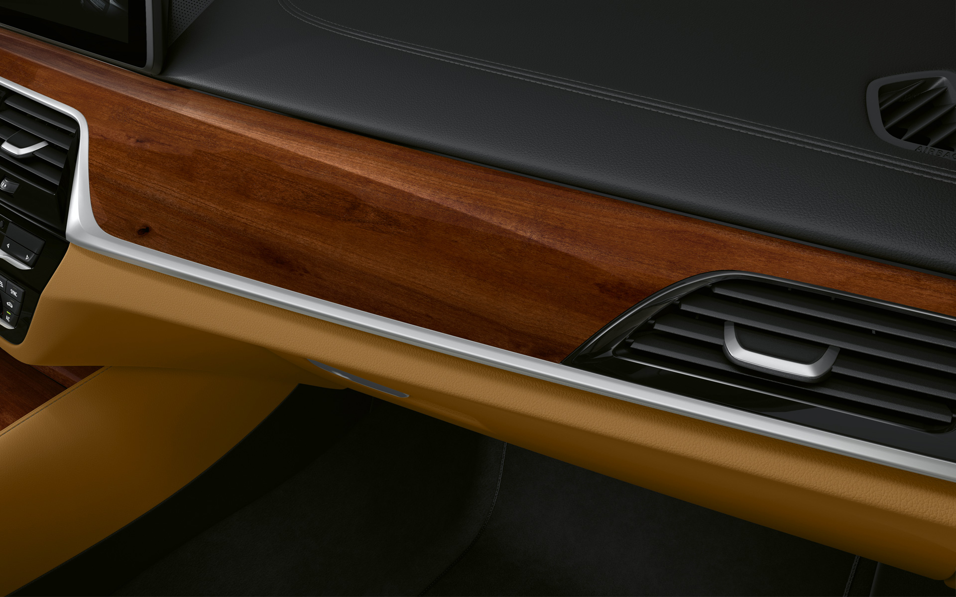 BMW 5er Limousine G30 LCI Cockpit im Detail Interieurleiste BMW Individual Edelholzausführung Zwetschge braun hochglänzend mit Akzentleiste Perlglanz Chrom BMW 5er Limousine G30 Facelift 2020 Cockpit im Detail Interieurleiste BMW Individual Edelholzausführung Zwetschge braun hochglänzend mit Akzentleiste Perlglanz Chrom