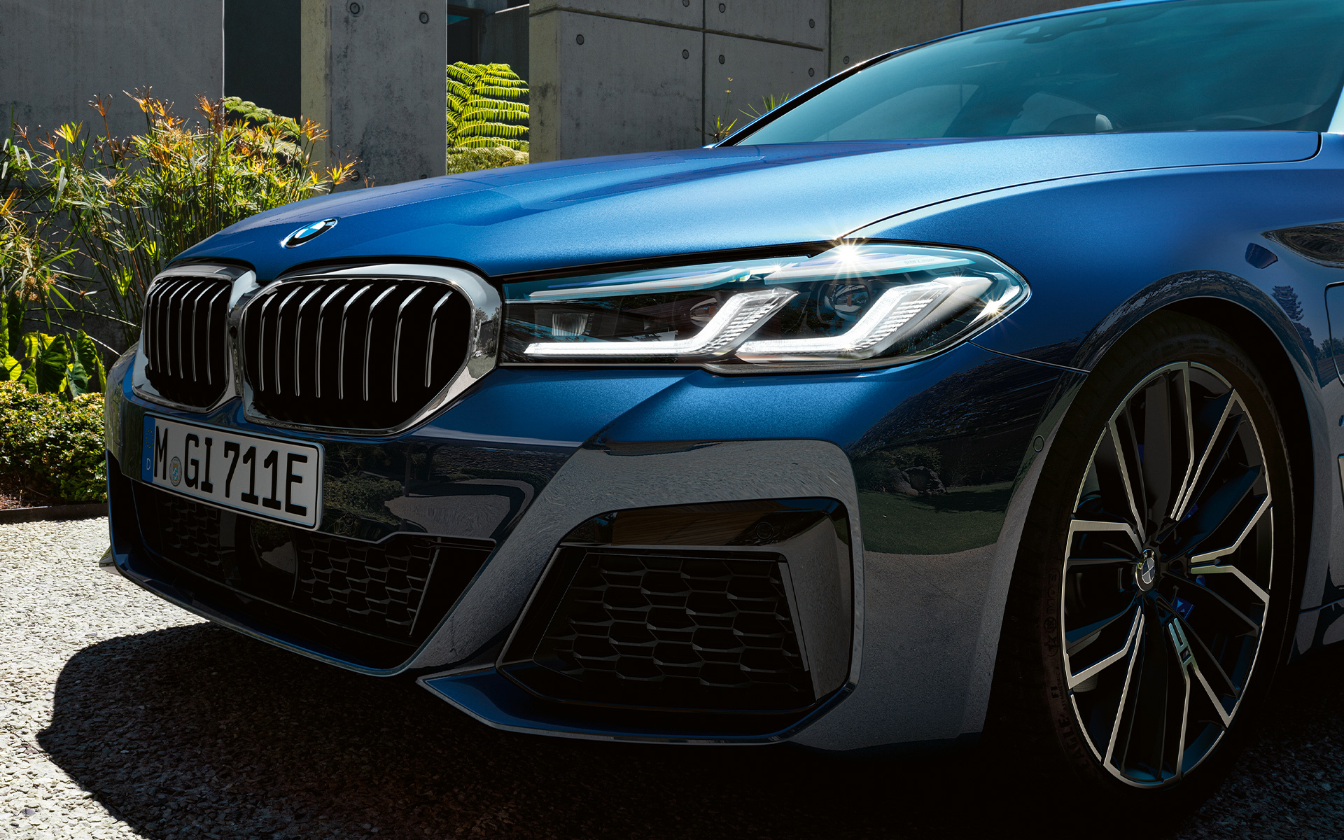 BMW Laserlicht BMW 5er Limousine G30 BMW Laserlicht BMW 5er Limousine G30 Facelift 2020 Phytonicblau Nahaufnahme Front