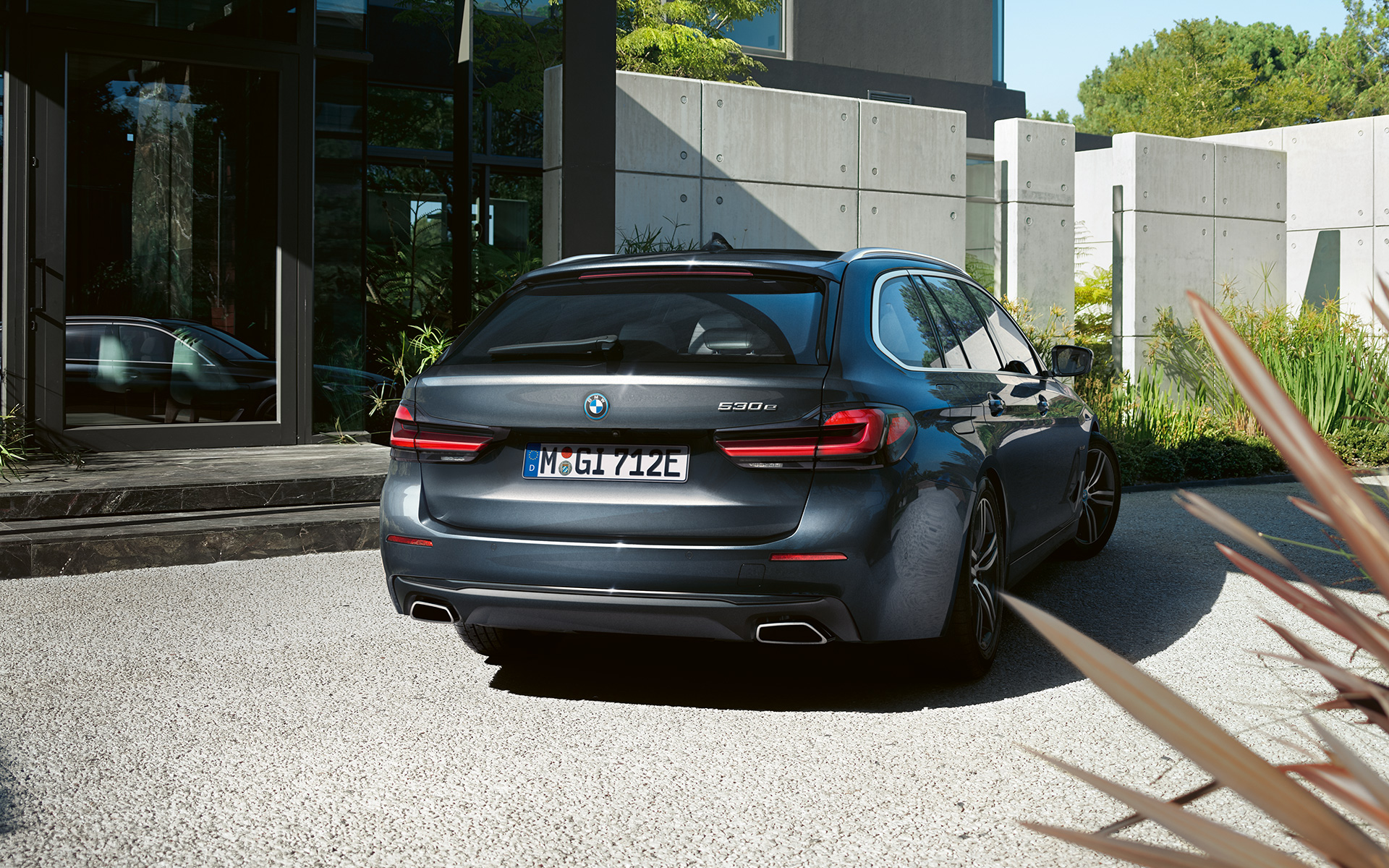 Heckschürze und Freiform-Endrohre BMW 5er Touring G31 LCI Heckschürze und Freiform-Endrohre BMW 5er Touring G31 Facelift 2020 Sophistograu Heck