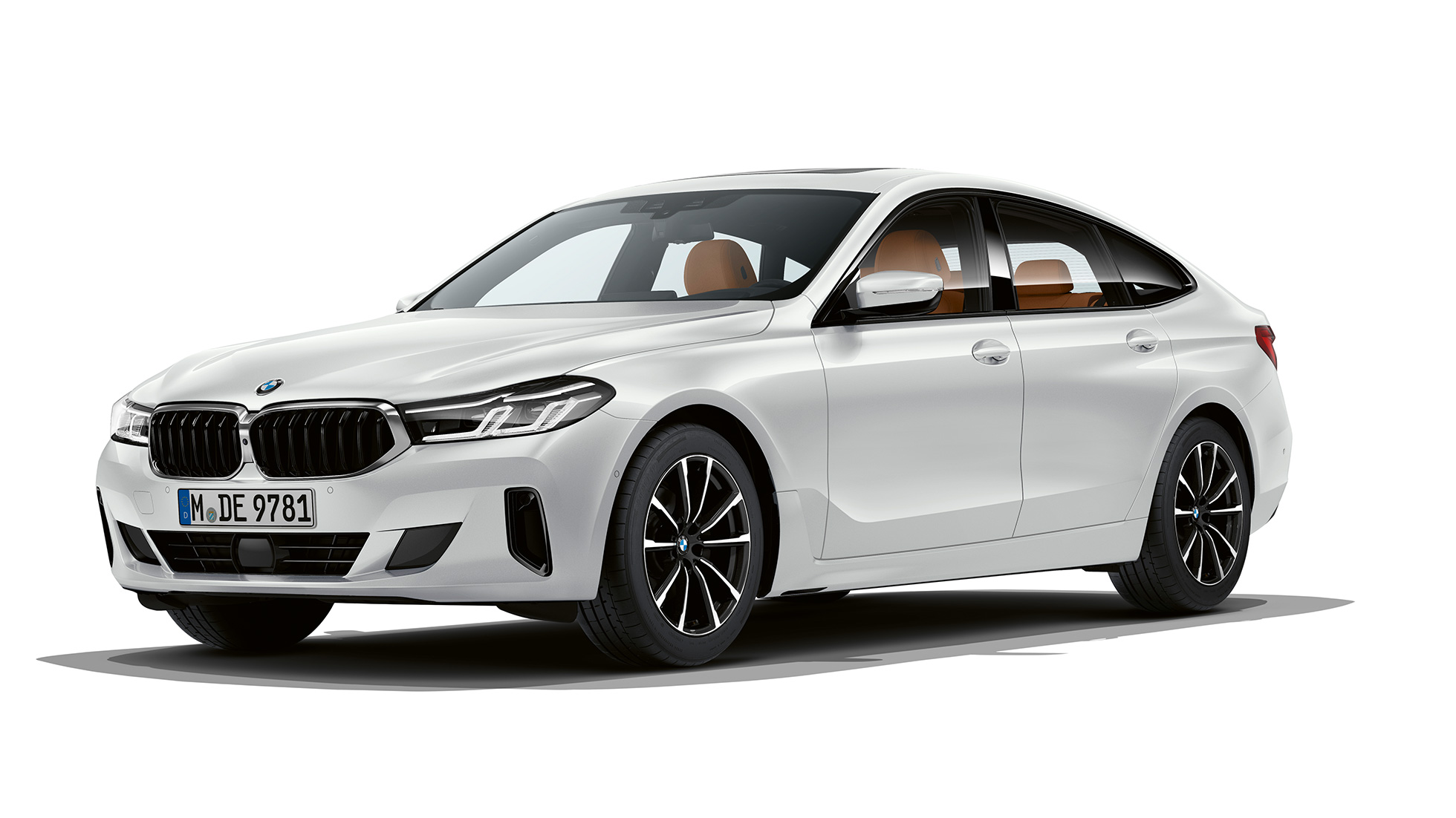 Équipement de base de la BMW Série 6 Gran Turismo 2020 G32 Équipement de base de la BMW Série 6 Gran Turismo G32 620d 2020 Mineralweiß metallic, vue de trois quarts avant