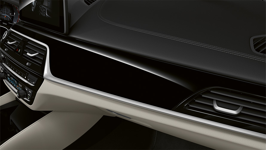 Inserts de décoration BMW Individual en Pianolack Schwarz BMW Série 6 Gran Turismo IG32 2020 intérieur poste de conduite