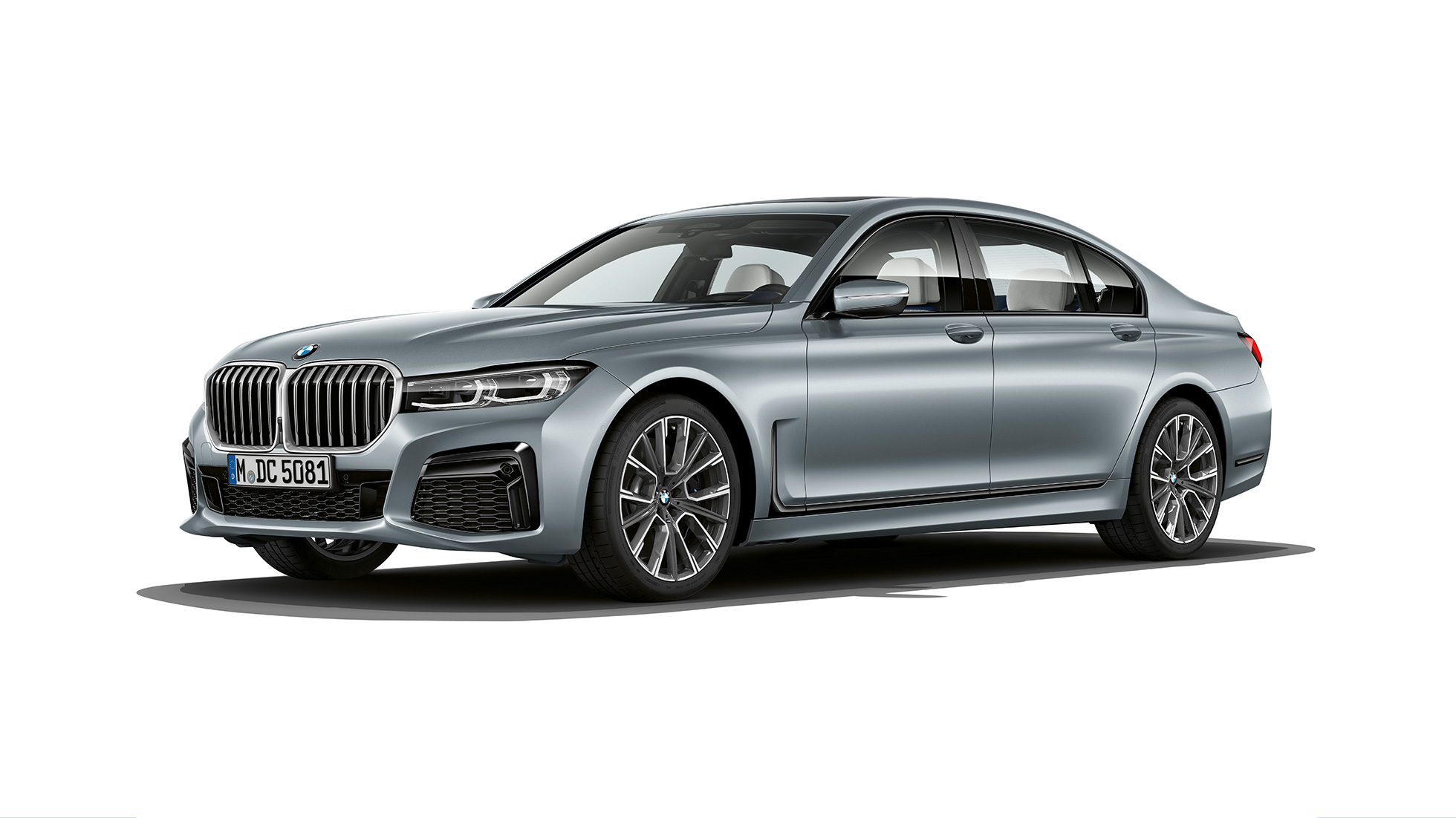 Vue de trois quarts avant d’une BMW Série 7 Berline avec Kit M Sport G11 Vue de trois quarts avant d’une BMW Série 7 Berline grise avec Kit M Sport G11