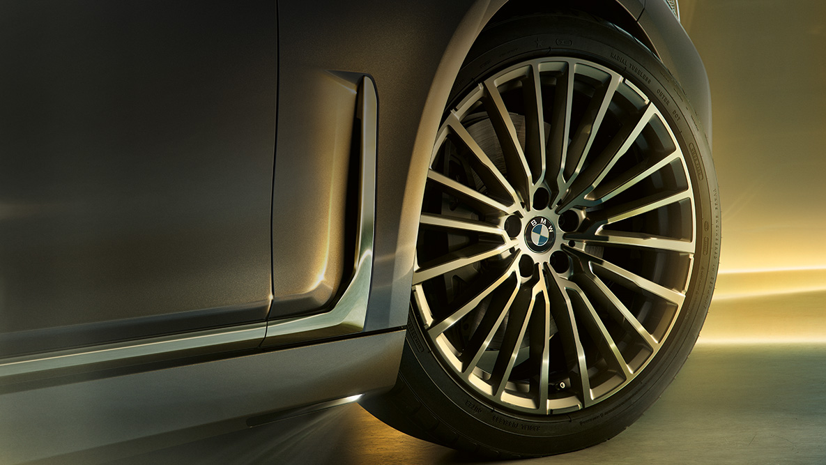 BMW 7er Räder mit Vielspeichendesign G11 BMW 7er: Nahaufnahme der Räder mit Vielspeichendesign G11