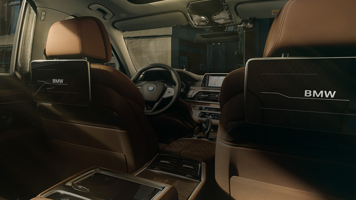 BMW 7er Fond-Entertainment G11 BMW 7er: Blick von hinten auf das Fond-Entertainment mit HD-Touchscreens G11
