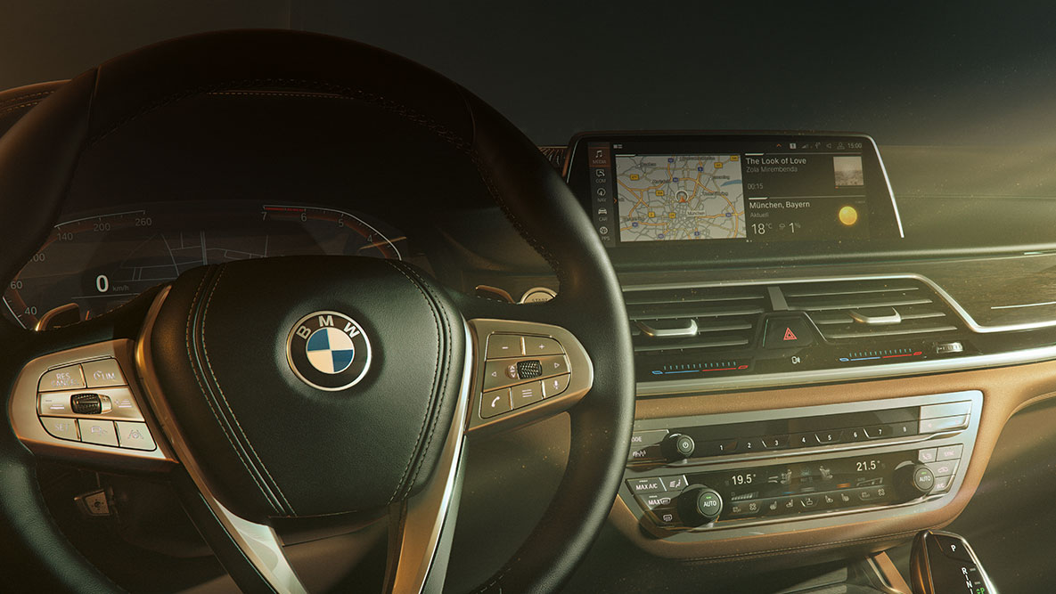 BMW Série 7 Berline, BMW Remote Software Upgrade G11 BMW Remote Software Upgrade : vue en gros plan du combiné des instruments G11