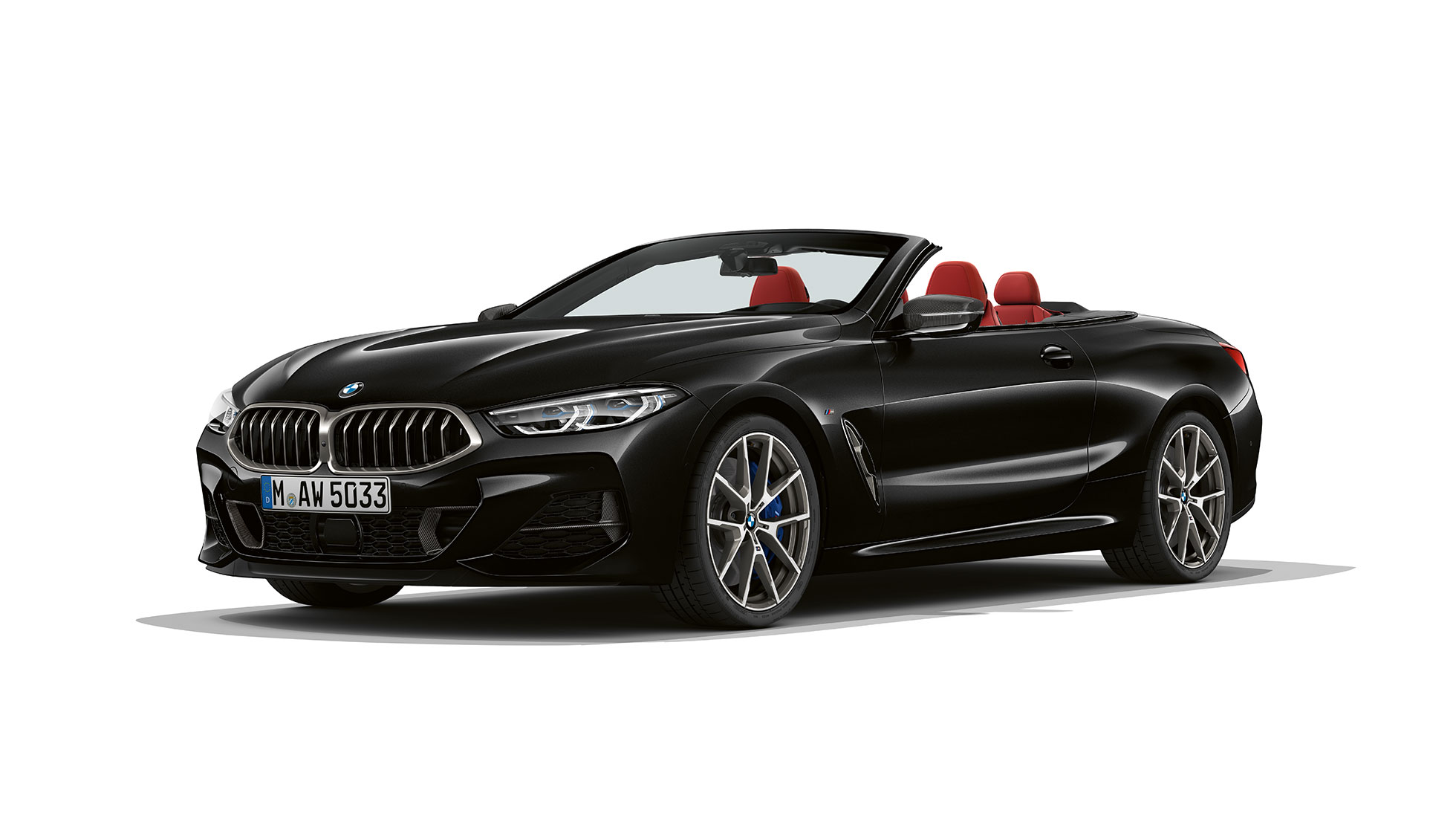 BMW M850i xDrive, Carbonschwarz metallic, Dreiviertelansicht Front G14.