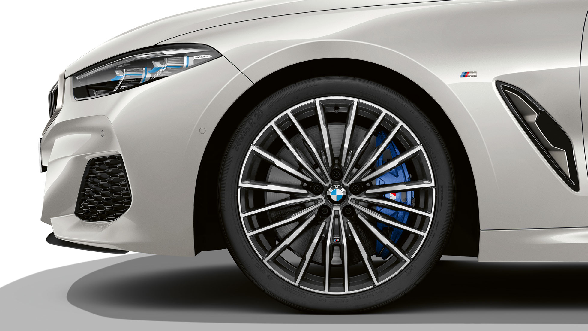 BMW M850i xDrive, Mineralweiß metallic, 20"-Leichtmetallräder Vielspeiche 729 M G14.