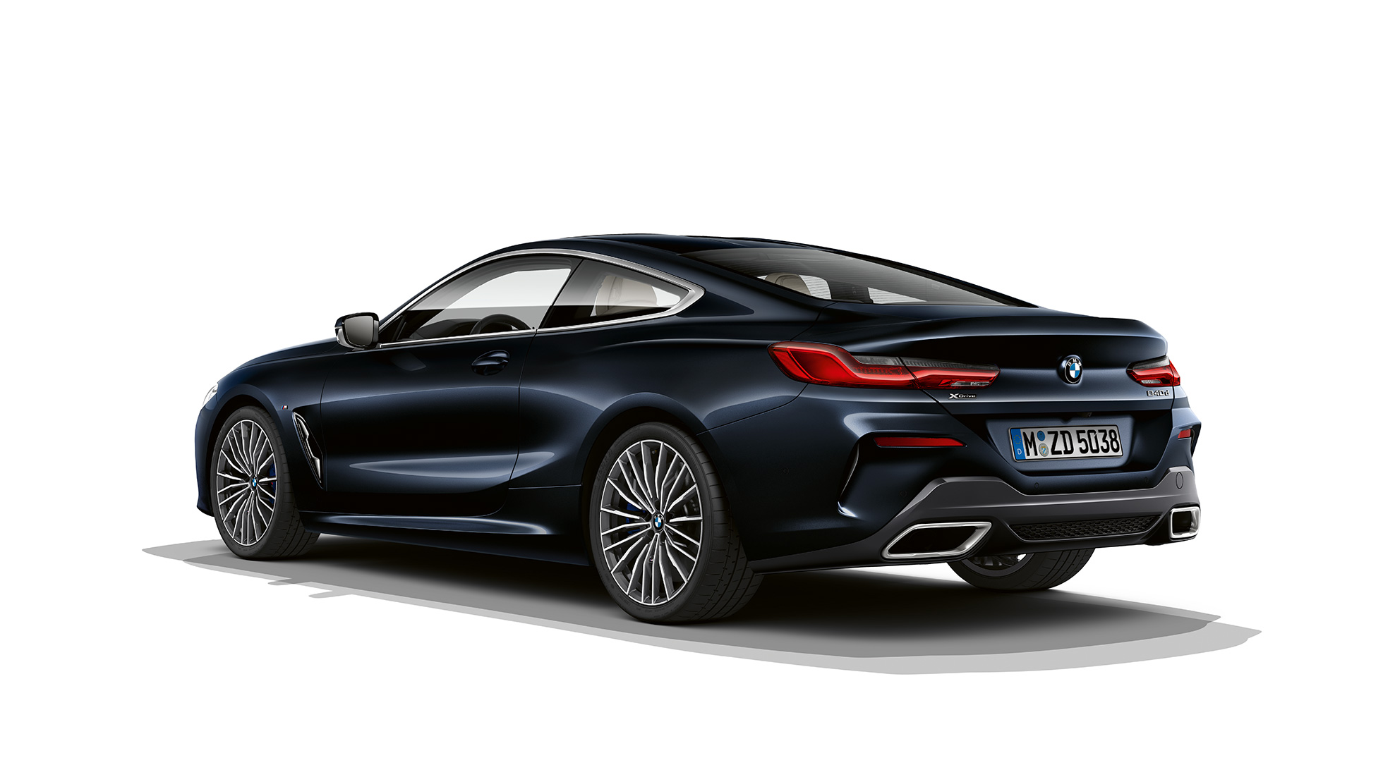 BMW 8er Coupé, Dreiviertel-Heckansicht G15. BMW 8er Coupé, Carbonschwarz metallic, Dreiviertel-Heckansicht G15.