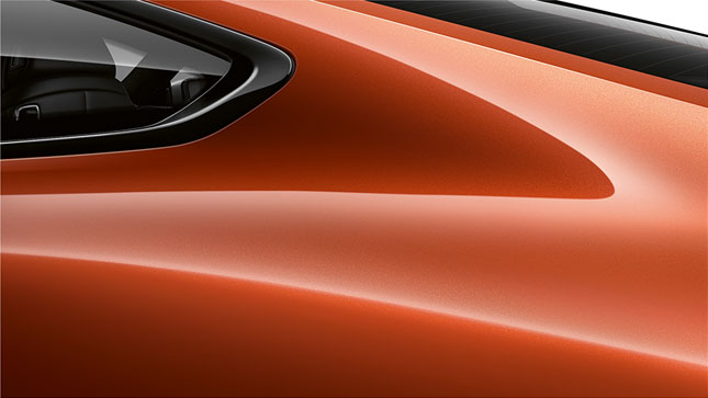 Détail : les montants arrière de la BMW Série 8 Coupé en Sunset Orange metallic G15.