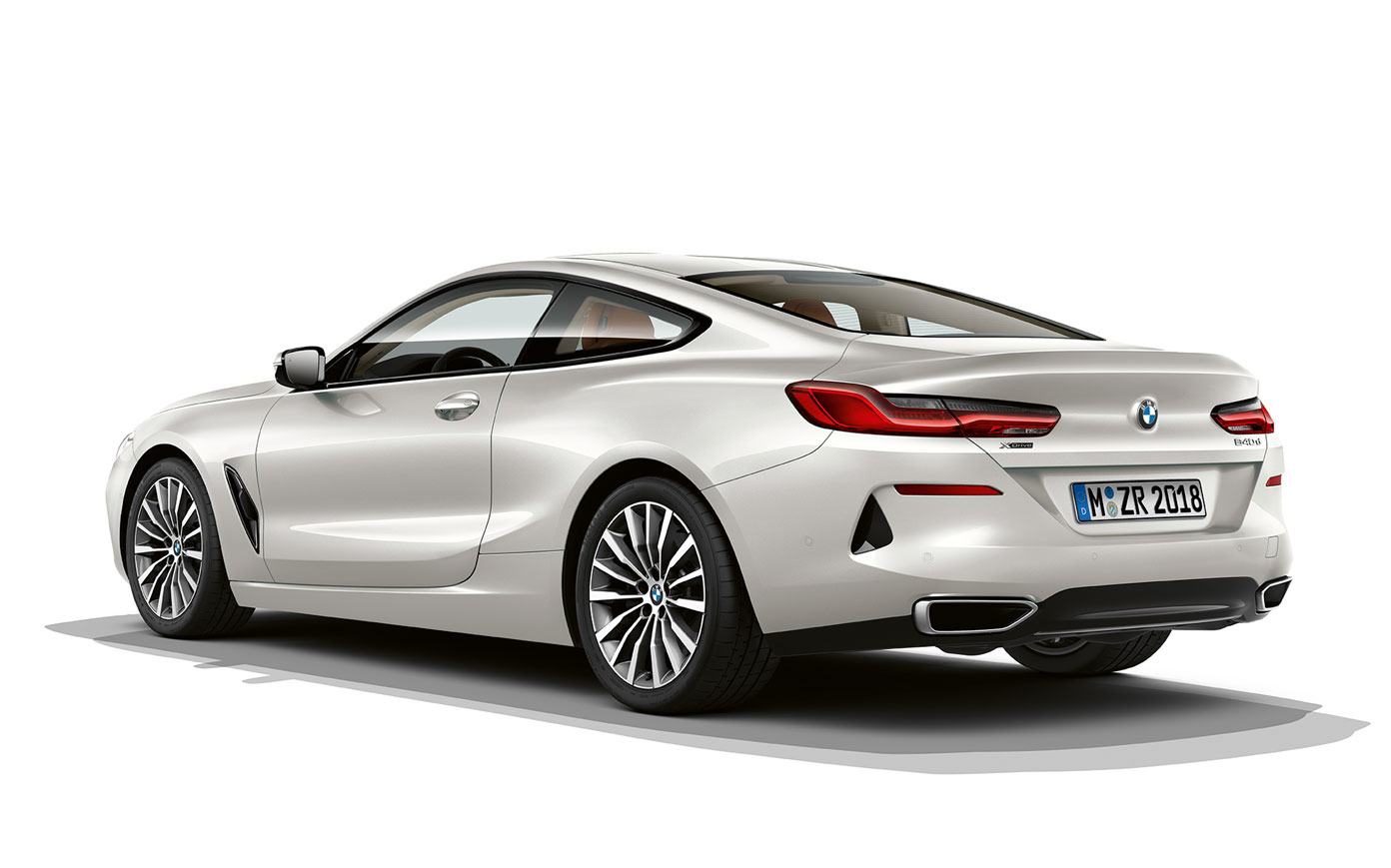 BMW 8er Coupé, Mineralweiß metallic G15. Standaufnahme des BMW 8er Coupé in Mineralweiß metallic vor weißem Hintergrund G15.