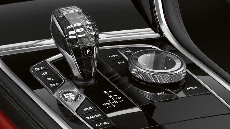 BMW Série 8 Gran Coupé, cockpit Dark Seduction G16