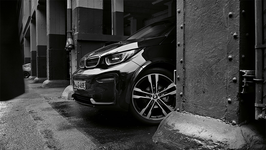 BMW i3s I01 2018 en Fluid Black avec accent BMW i Blau vue latérale avant