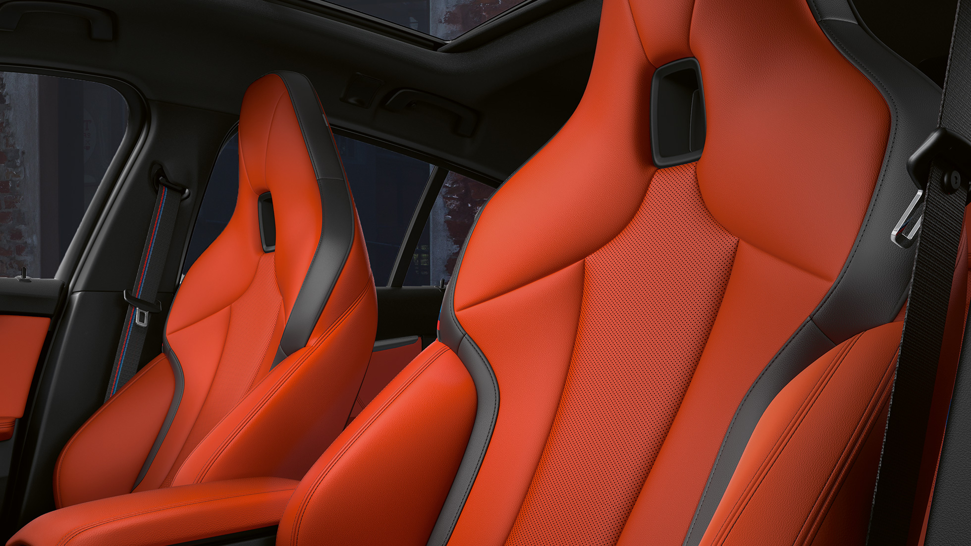M Sportsitze mit integrierter Kopfstütze F40. Athletische M Sportsitze mit integrierter Kopfstütze im BMW M135i xDrive Innenraum F40.