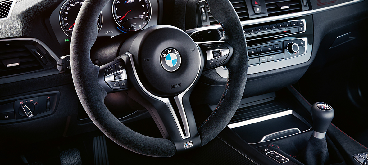 Cockpit BMW M2 CS F87 Cockpit BMW M2 CS F87 Misano Blau metallic Nahaufnahme