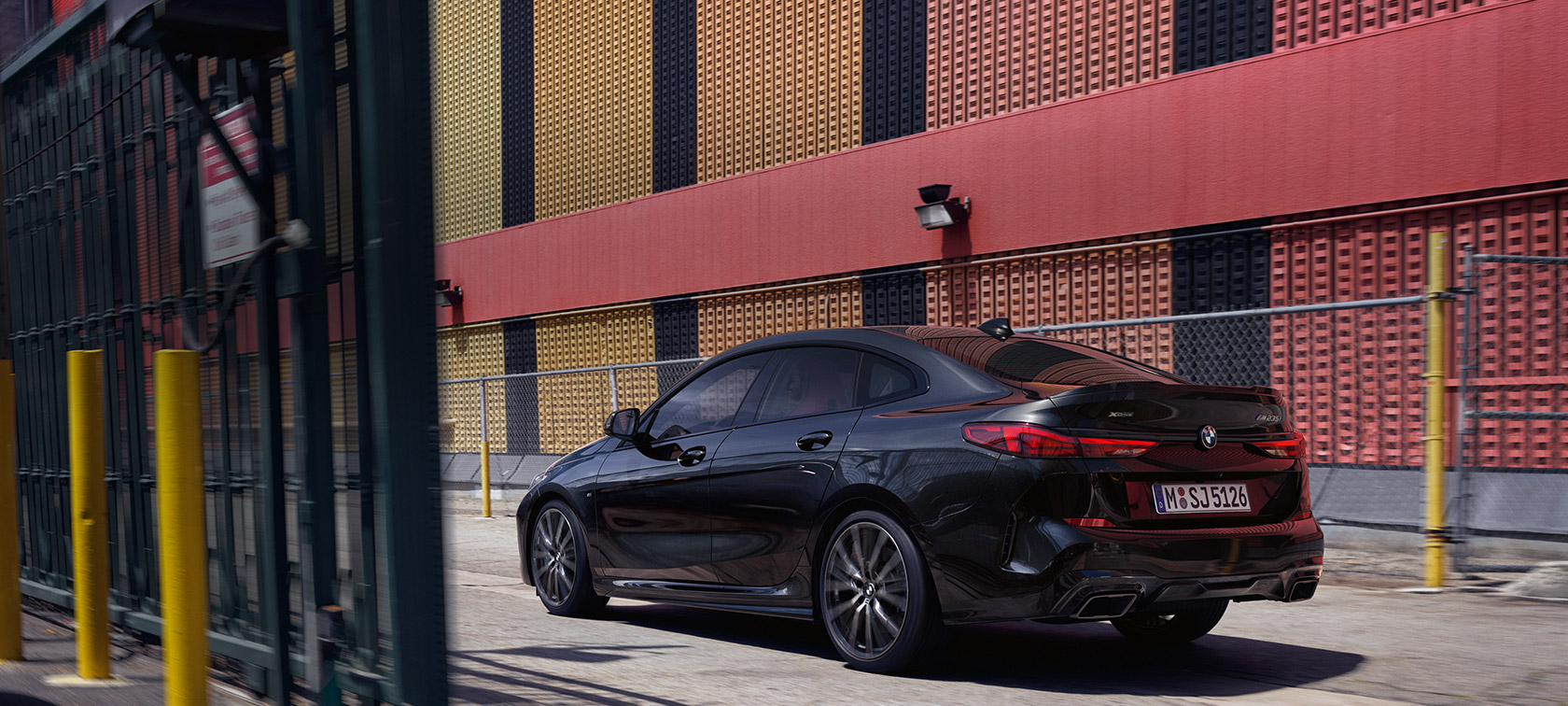 BMW M235i xDrive Gran Coupé Dreiviertel-Seitenansicht F44 BMW M235i xDrive Gran Coupé Saphirschwarz metallic F44 Dreiviertel-Seitenansicht