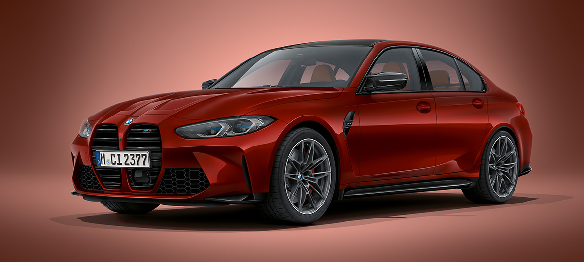 BMW Individual Aventurinrot metallic BMW M3 Berline G80 2020 BMW M3 Berline BMW Individual Aventurinrot metallicG80 2020 vue de trois quarts avant à l’arrêt