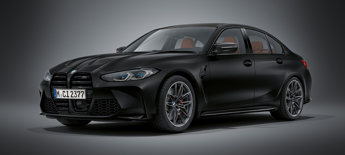 BMW Individual Frozen Black metallic BMW M3 Berline G80 2020 BMW M3 Berline BMW Individual Frozen Black metallic G80 2020 vue de trois quarts avant à l’arrêt