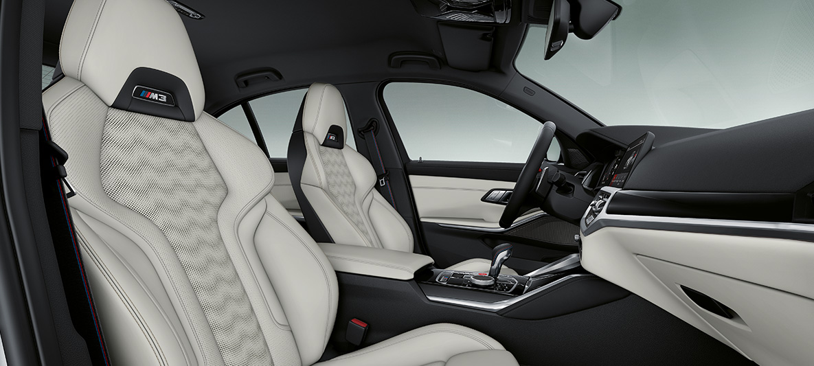 BMW Individual tout cuir 'Merino' Elfenbeinweiß BMW M3 Berline 2020 G80 habitacle BMW Individual tout cuir 'Merino' Elfenbeinweiß BMW M3 Berline G80 2020 habitacle poste de conduite