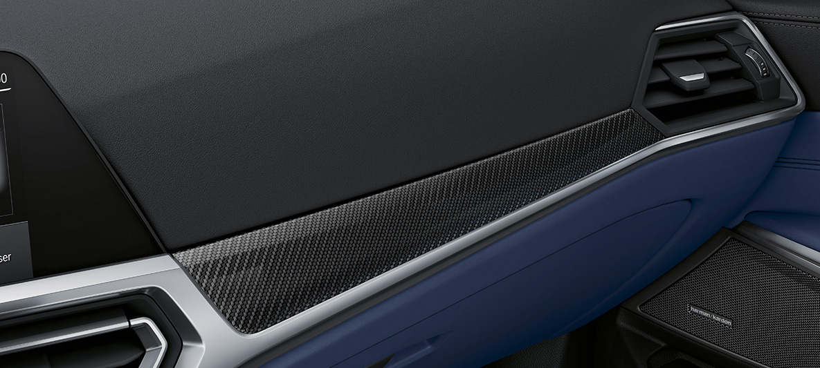 Inserts de décoration BMW Individual en Carbon avec incrustation en Perlglanz Chrom BMW M3 Berline G80 2021 habitacle Inserts de décoration BMW Individual en Carbon avec incrustation en Perlglanz Chrom BMW M3 Berline G80 2021 habitacle