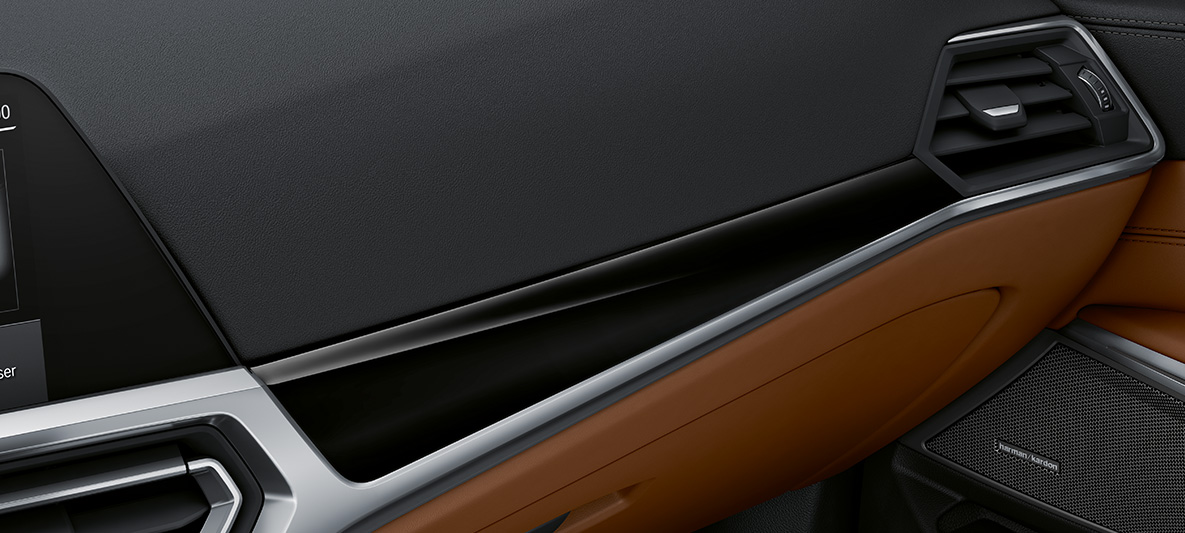 Inserts de décoration BMW Individual en Pianolack Schwarz BMW M3 Berline 2020 G80 habitacle Inserts de décoration BMW Individual en Pianolack schwarz avec incrustation en Perlglanz Chrom BMW M3 Berline G80 2020 habitacle