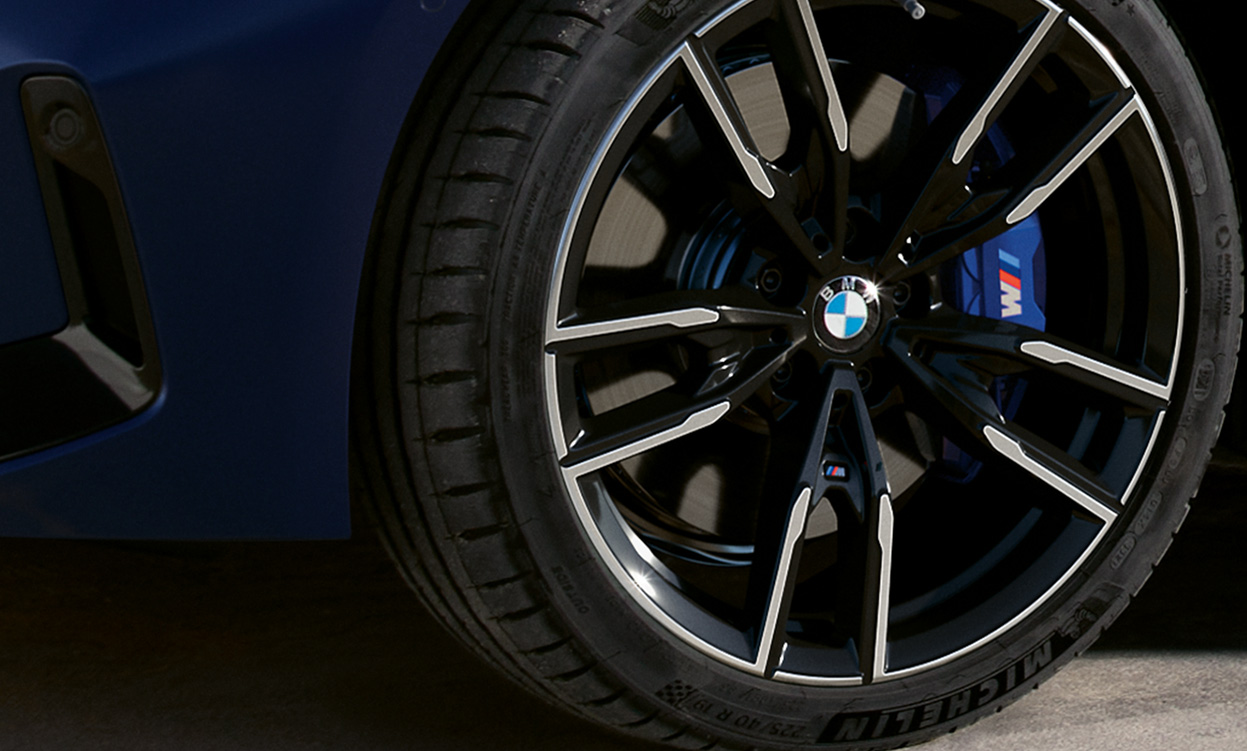 BMW M340i xDrive Touring G21 Frozen Tanzanite Blue 19'' M Leichtmetallräder Nahaufnahme