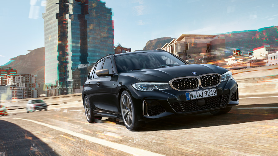 BMW M340i xDrive Touring en marche, prise de vue latérale G21