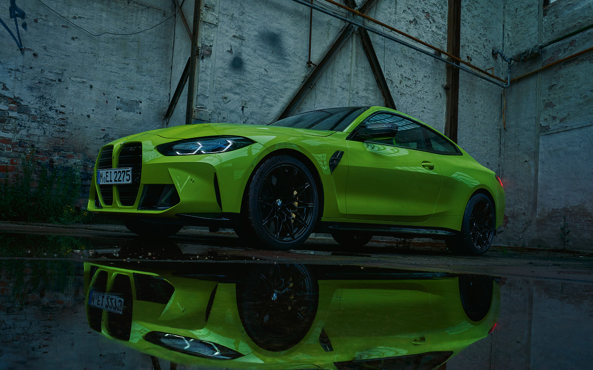 BMW M4 Competition Coupé G82 2020 Sao Paulo Gelb Dreiviertel-Frontansicht