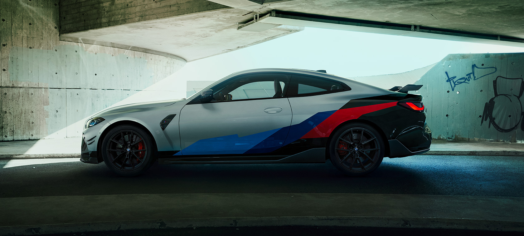 BMW M4 mit BMW M Performance Parts BMW M4 Coupé G82 2020 BMW M4 Coupé G82 2020 Seitenansicht mit BMW M Performance Parts