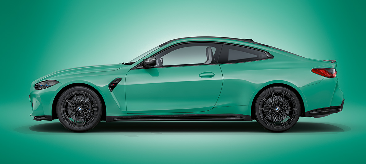 BMW M4 Coupé BMW Individual Mint metallic G82 2021 Seitenansicht stehend BMW M4 Coupé BMW Individual Mint metallic G82 2021 Seitenansicht stehend
