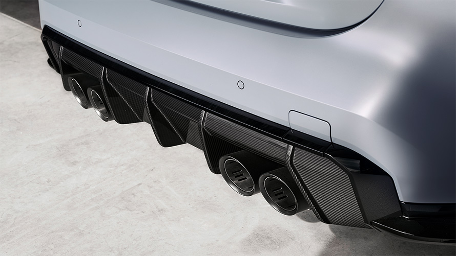 Titan-Abgasanlage mit Endrohren in Schwarz matt BMW M4 CSL G82 BMW M4 CSL G82 BMW Individual Sonderlackierung Frozen Brooklyn Grey metallic Titan-Abgasanlage mit Endrohren in Schwarz matt Nahaufnahme Heckansicht