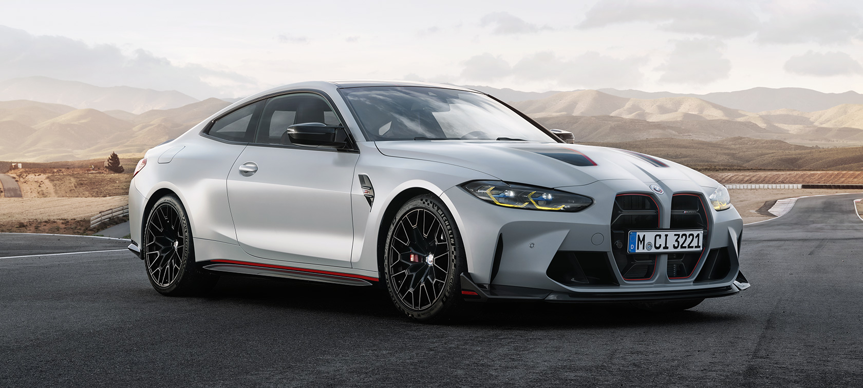 BMW M4 CSL G82 Dreiviertel-Frontansicht BMW M4 CSL G82 BMW Individual Sonderlackierung Frozen Brooklyn Grey metallic Dreiviertel-Frontansicht