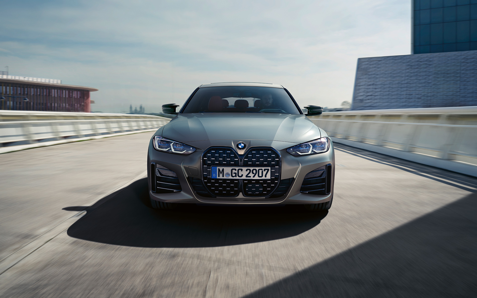 BMW M440i xDrive Gran Coupé G26 2021 Frozen Pure Grey metallic Frontansicht auf der Straße