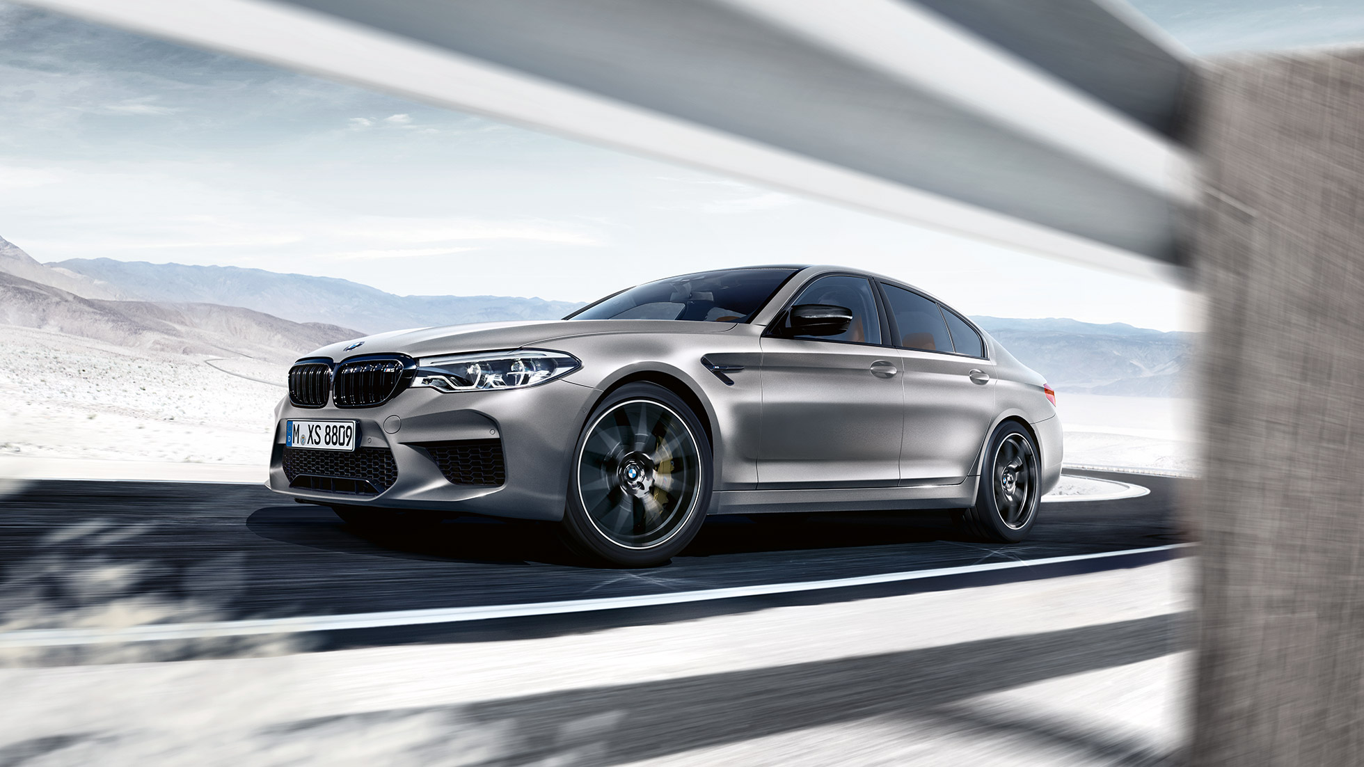 Jantes en alliage léger. Design de la BMW M5 Competition, vue de profil.