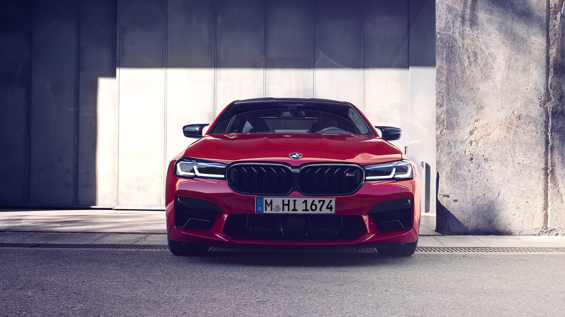 Front mit neuer Niere BMW M5 Competition F90 LCI Facelift 2020 Front mit neuer Niere BMW M5 Competition F90 LCI Facelift 2020 BMW Individual Imola Rot Frontansicht