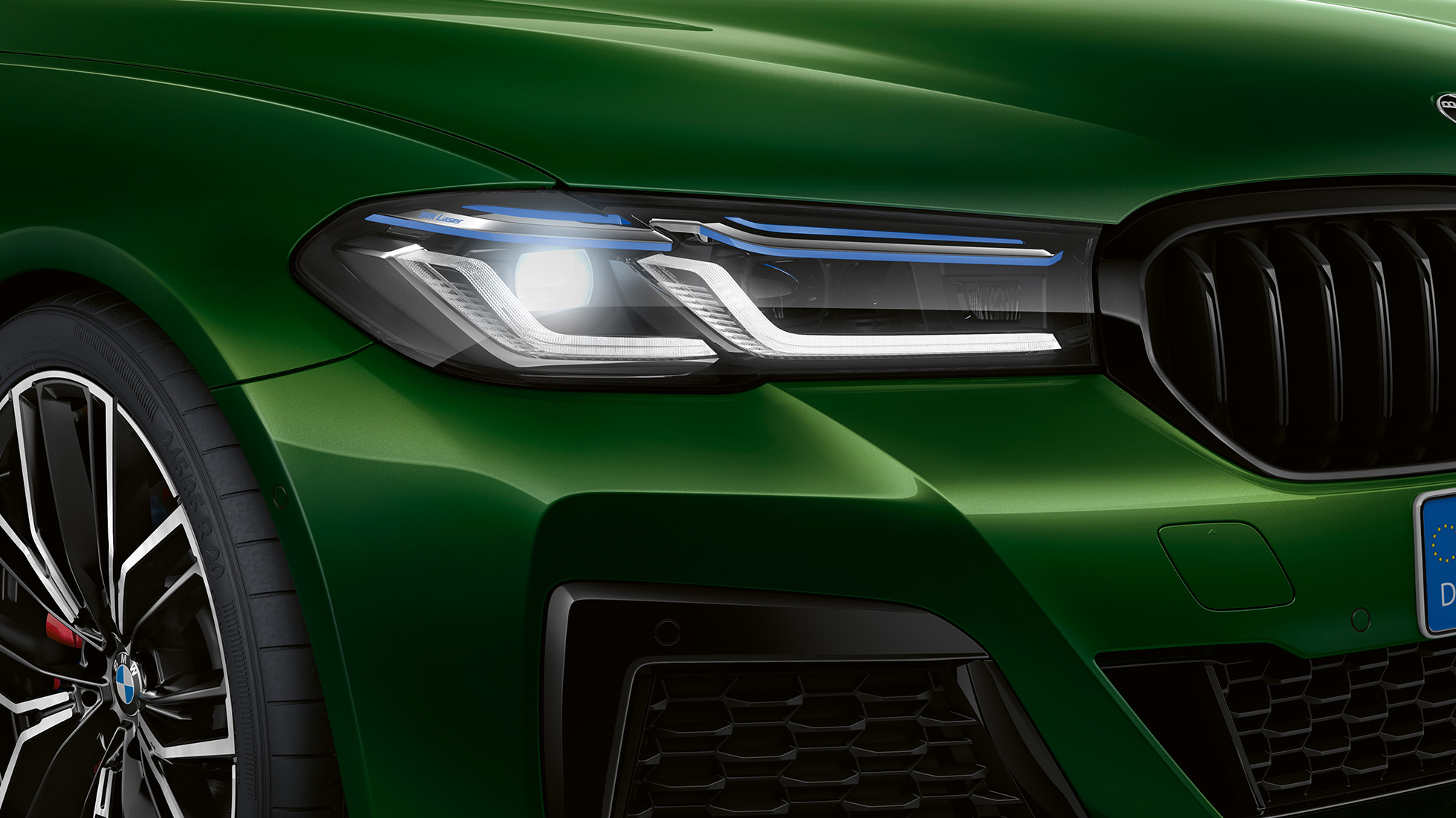 BMW Individual Leuchten Shadow Line BMW M550i xDrive Limousine G30 LCI Facelift 2020 BMW Individual Leuchten Shadow Line BMW M550i xDrive Limousine G30 LCI Facelift 2020 BMW Individual Verde Ermes metallic Nahaufnahme Front