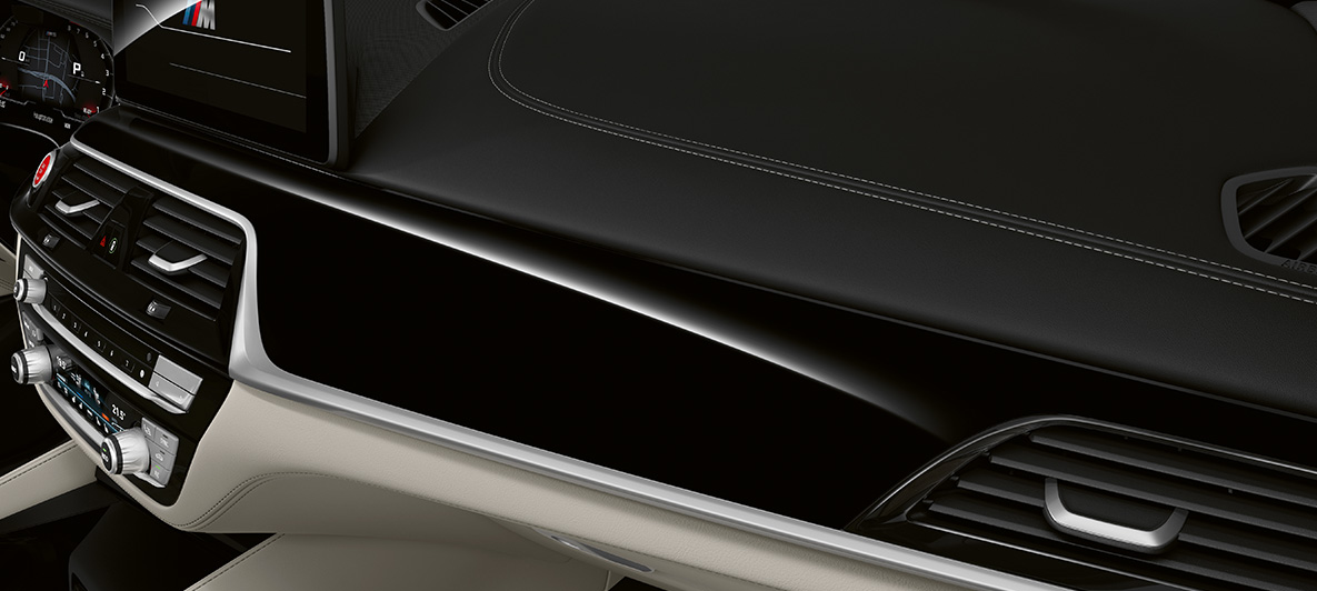 BMW Individual BMW M5 Berline F90 2020 inserts de décoration BMW Individual en Pianolack Schwarz BMW Individual BMW M5 Berline F90 LCI restylage 2020 inserts de décoration BMW Individual en Pianolack Schwarz intérieur
