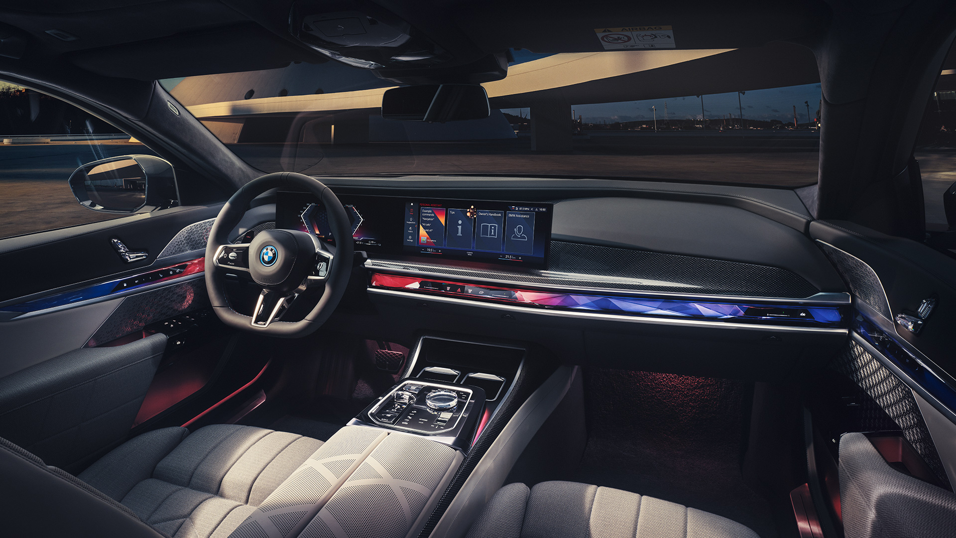 Intérieur poste de conduite BMW M760e xDrive Berline G70 Intérieur poste de conduite BMW M760e xDrive Berline G70 vue du passager avant