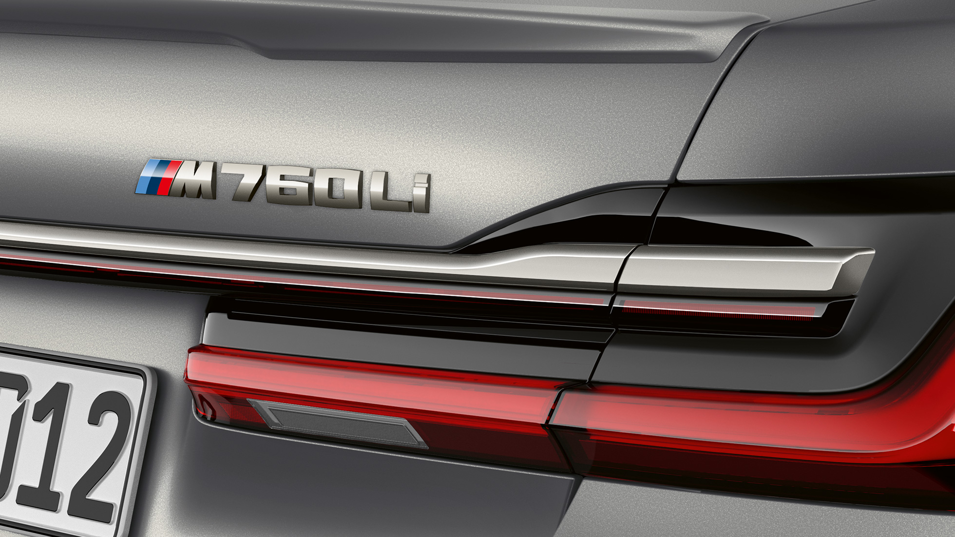 BMW M760Li xDrive, Nahaufnahme des BMW M760Li Badge BMW M760Li xDrive, Nahaufnahme des BMW M760Li Badge am Heck