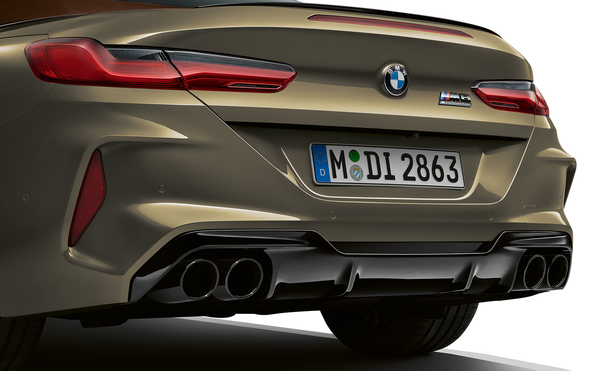 BMW M8 Competition Cabrio F91 LCI Facelift 2022 BMW Individual Brass metallic Heckansicht Nahaufnahme